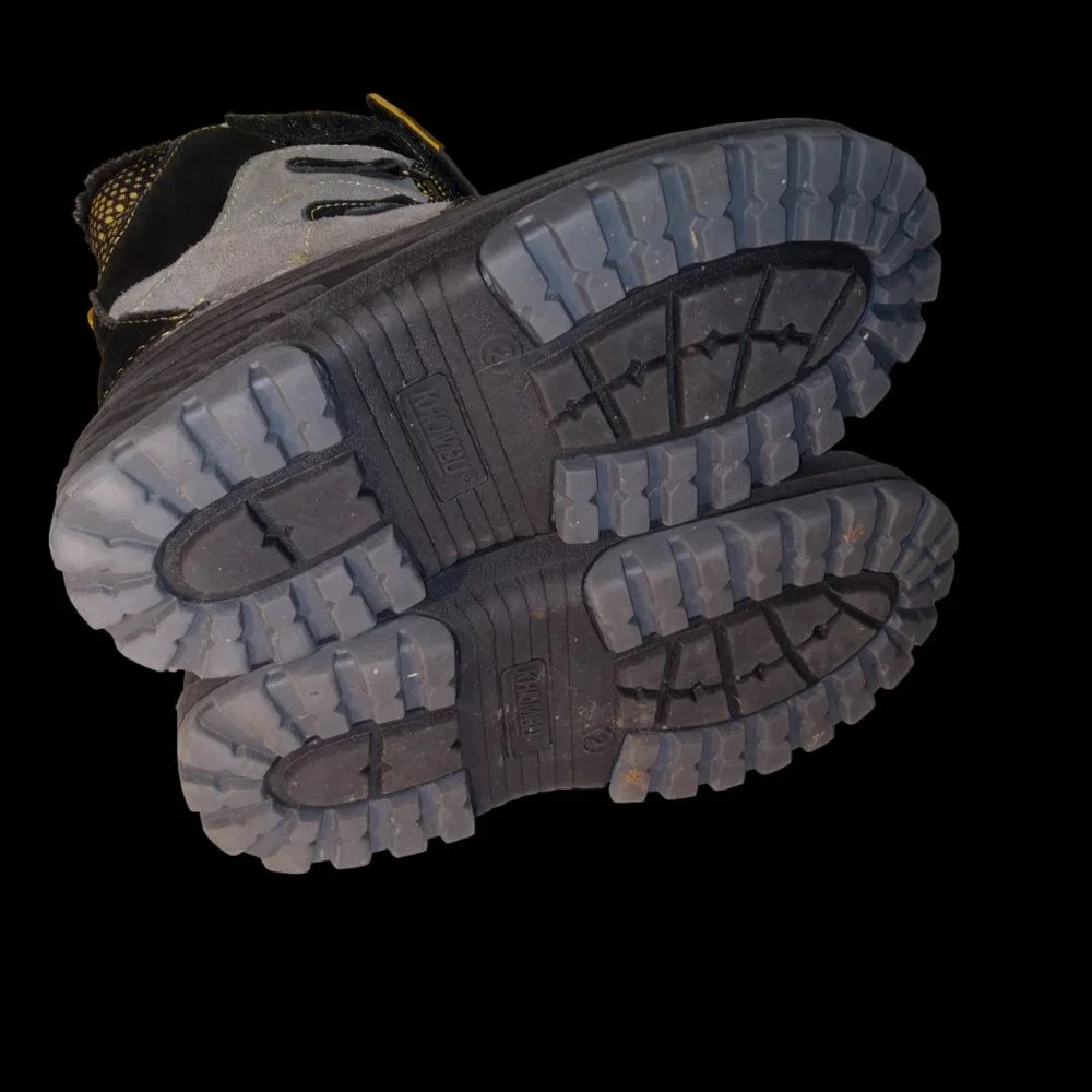 KHOMBU Hickory - Boy's Winter Boot size 2M  Black Yellow Gray